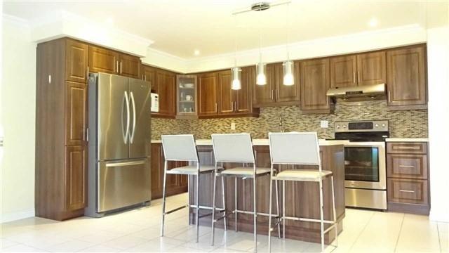 3358 Tallmast Cres, House semidetached with 3 bedrooms, 3 bathrooms and 2 parking in Mississauga ON | Image 3