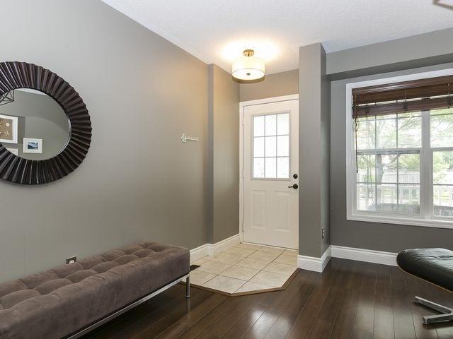 864 Mckay Cres, House attached with 3 bedrooms, 3 bathrooms and 2 parking in Milton ON | Image 4