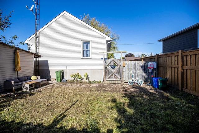81 Phillips St, House detached with 2 bedrooms, 2 bathrooms and 3 parking in Oshawa ON | Image 14