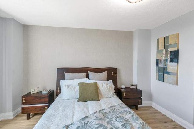 1402 - 716 The West Mall, Condo with 3 bedrooms, 2 bathrooms and 1 parking in Toronto ON | Image 19