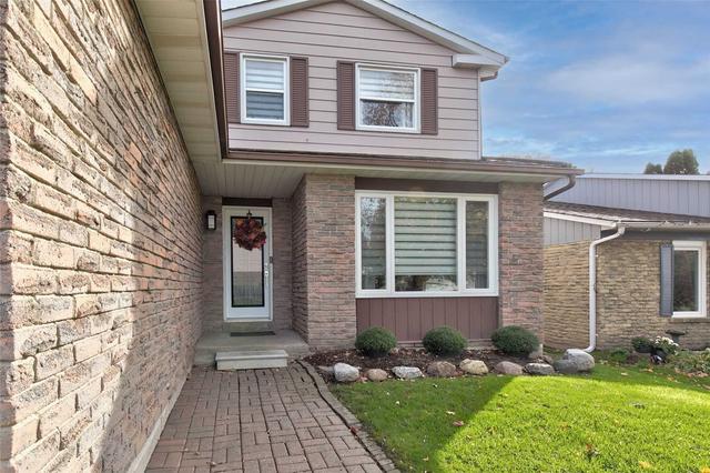 72 Eastman Cres, House detached with 4 bedrooms, 3 bathrooms and 4 parking in Newmarket ON | Image 8