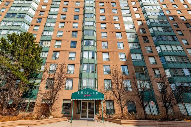 2209 - 135 Hillcrest Ave E, Condo with 2 bedrooms, 1 bathrooms and 1 parking in Mississauga ON | Image 1