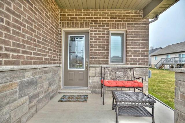 6416 Mccartney Dr, House detached with 3 bedrooms, 3 bathrooms and 4 parking in Niagara Falls ON | Image 2