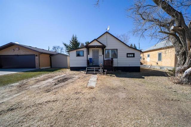 4945 52 Street, House detached with 2 bedrooms, 1 bathrooms and 2 parking in Sedgewick AB | Image 16