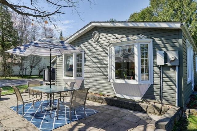 110 Richard Street, House detached with 2 bedrooms, 1 bathrooms and 3 parking in Bracebridge ON | Image 2