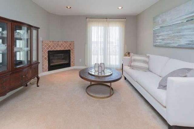 59 Birchbank Lane, Townhouse with 3 bedrooms, 3 bathrooms and 2 parking in Toronto ON | Image 9