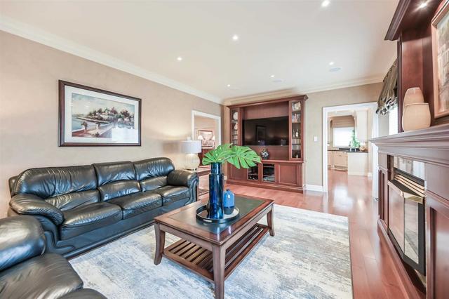 18 Quantz Crt, House detached with 4 bedrooms, 5 bathrooms and 10 parking in Markham ON | Image 9