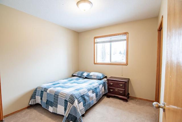 32 Dempsey Street, House detached with 5 bedrooms, 3 bathrooms and 2 parking in Red Deer AB | Image 20