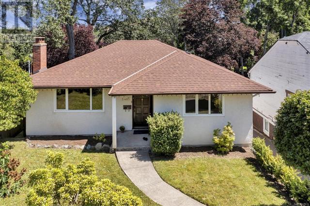 3461 Doncaster Dr, House detached with 5 bedrooms, 2 bathrooms and 4 parking in Saanich BC | Image 51
