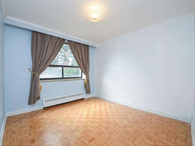 211 - 921 Midland Ave, Condo with 2 bedrooms, 1 bathrooms and 1 parking in Toronto ON | Image 5