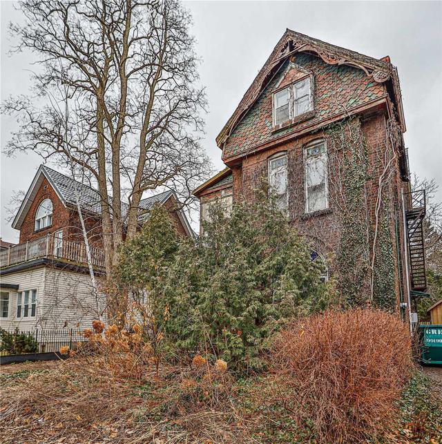 81 St John's Rd, House detached with 6 bedrooms, 3 bathrooms and 5 parking in Toronto ON | Image 12