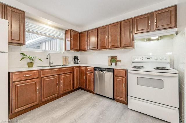 52 - 539 Willow Road, House attached with 3 bedrooms, 1 bathrooms and 1 parking in Guelph ON | Image 31