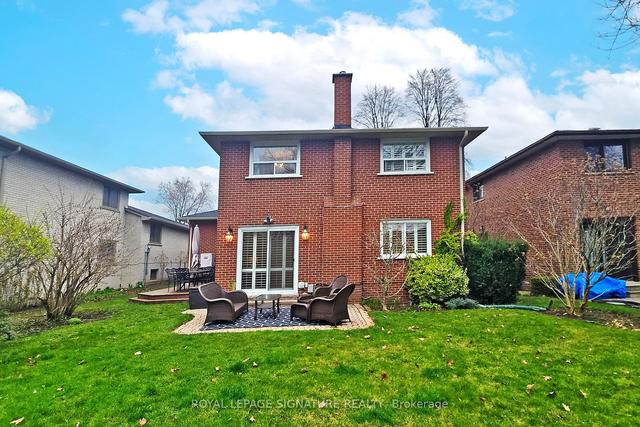 2046 Family Cres, House detached with 4 bedrooms, 3 bathrooms and 4 parking in Mississauga ON | Image 32