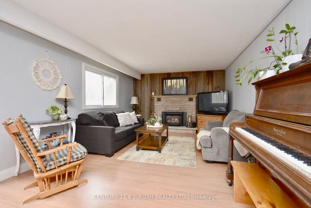 215 Hamilton Dr, House detached with 3 bedrooms, 2 bathrooms and 5 parking in Clearview ON | Image 7