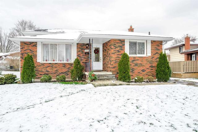 1015 Albany Crt, House detached with 3 bedrooms, 2 bathrooms and 3 parking in Peterborough ON | Image 1