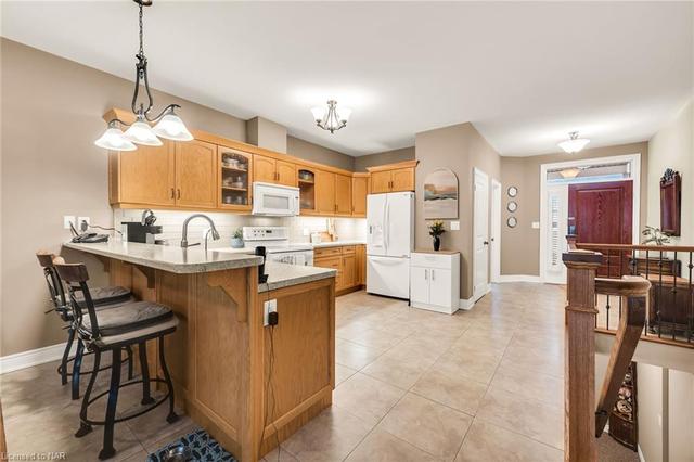 26 Emerald Common, House attached with 3 bedrooms, 3 bathrooms and 6 parking in St. Catharines ON | Image 47