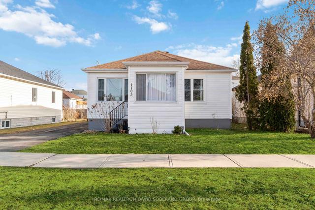 1103 Third St E, House detached with 3 bedrooms, 1 bathrooms and 3 parking in Cornwall ON | Image 1