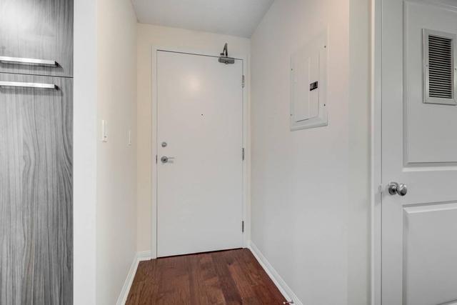 318 - 11 St Joseph St, Condo with 1 bedrooms, 1 bathrooms and null parking in Toronto ON | Image 4