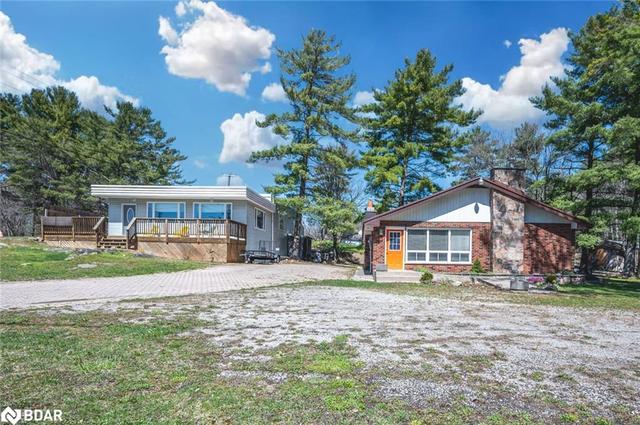 2512 Honey Harbour Road, House detached with 3 bedrooms, 1 bathrooms and 16 parking in Georgian Bay ON | Image 1