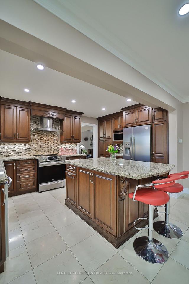 12 Lafleur Crt, House detached with 4 bedrooms, 5 bathrooms and 6 parking in Brampton ON | Image 15