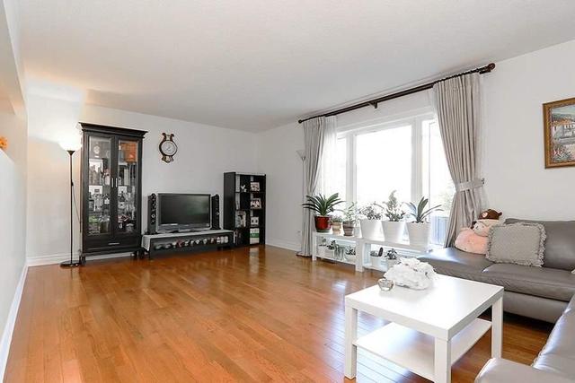 123 Mccabe Cres, House detached with 4 bedrooms, 4 bathrooms and 6 parking in Vaughan ON | Image 9