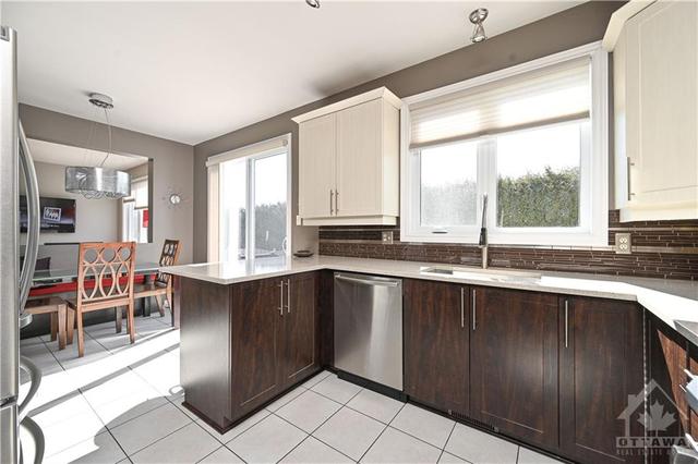 867 Como Crescent, House detached with 4 bedrooms, 3 bathrooms and 6 parking in Ottawa ON | Image 6
