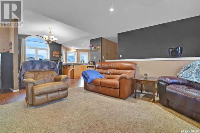 668 Riche Street, House detached with 5 bedrooms, 2 bathrooms and null parking in Bethune SK | Image 11