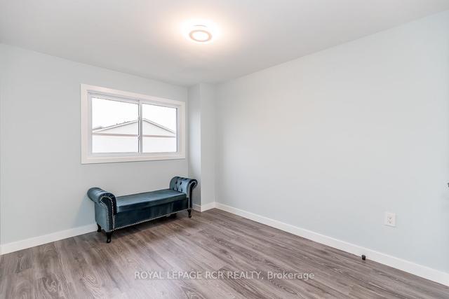 76 Burns Circ, House attached with 3 bedrooms, 2 bathrooms and 3 parking in Barrie ON | Image 11