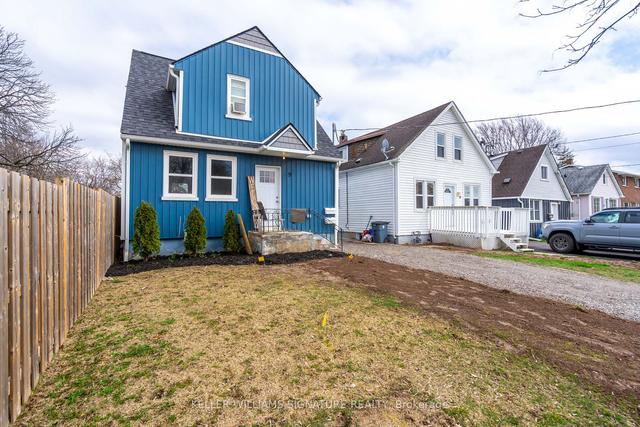 9 Merigold St, House detached with 2 bedrooms, 2 bathrooms and 4 parking in St. Catharines ON | Image 1