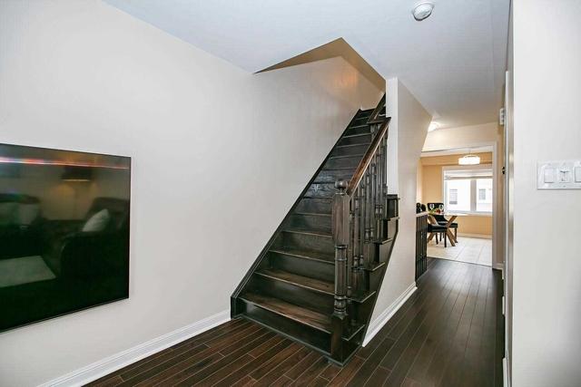 53 Ariel Rd S, House attached with 3 bedrooms, 4 bathrooms and 2 parking in Brampton ON | Image 3