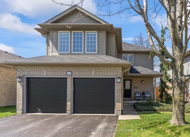 2220 Thornicroft Cres, House detached with 4 bedrooms, 3 bathrooms and 4 parking in London ON | Image 1