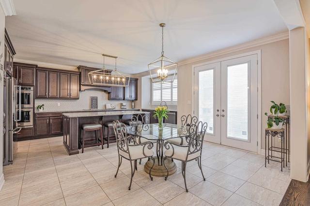 3318 Charles Biggar Dr, House detached with 4 bedrooms, 4 bathrooms and 4 parking in Oakville ON | Image 3