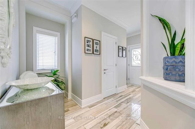 47 Benson Ave, House semidetached with 4 bedrooms, 5 bathrooms and 5 parking in Mississauga ON | Image 32