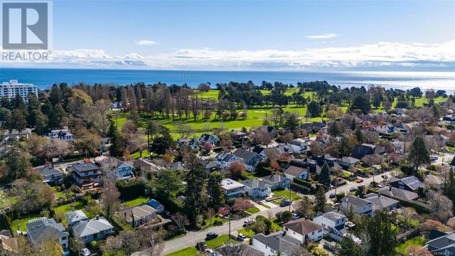885 Linkleas Ave, House detached with 5 bedrooms, 4 bathrooms and 2 parking in Oak Bay BC | Image 72