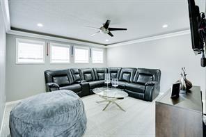 33 Savanna Green Ne, House detached with 6 bedrooms, 5 bathrooms and 4 parking in Calgary AB | Image 6