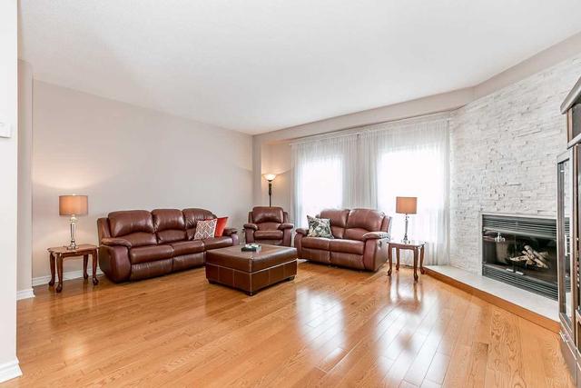 71 Thornway Ave, House attached with 3 bedrooms, 3 bathrooms and 2 parking in Vaughan ON | Image 12