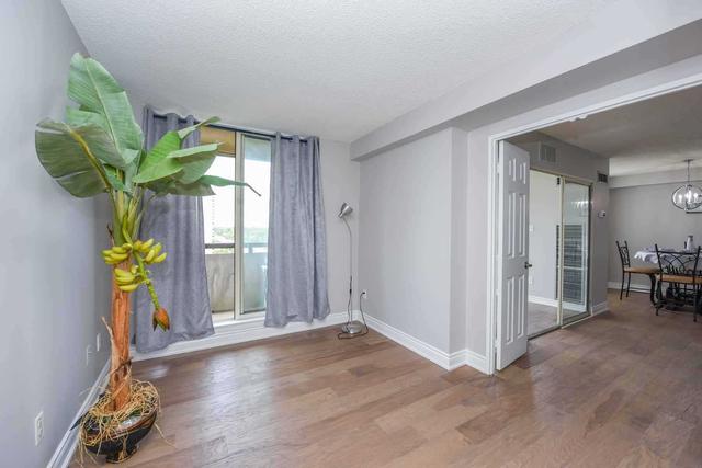1109 - 5 Lisa St, Condo with 3 bedrooms, 2 bathrooms and 1 parking in Brampton ON | Image 15