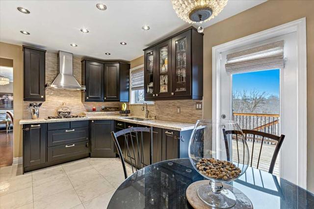 7 Atwood Pl, House detached with 3 bedrooms, 2 bathrooms and 5 parking in Toronto ON | Image 6