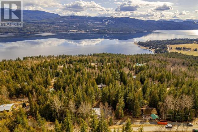 7430 Crowfoot Drive, House detached with 3 bedrooms, 1 bathrooms and null parking in Columbia Shuswap F BC | Image 21