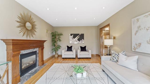 8233 Martin Grove Rd, House detached with 4 bedrooms, 4 bathrooms and 4 parking in Vaughan ON | Image 8