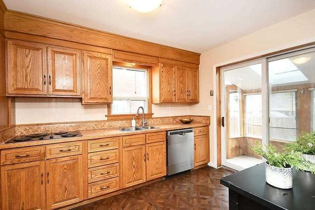 2348 Brookhurst Rd, House semidetached with 3 bedrooms, 2 bathrooms and 4 parking in Mississauga ON | Image 6