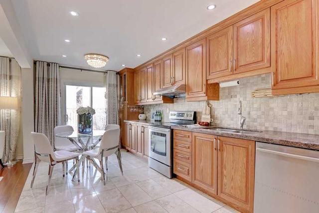 74 William Honey Cres, House detached with 4 bedrooms, 5 bathrooms and 6 parking in Markham ON | Image 2