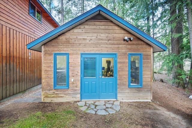 3195 Heddle Road, House detached with 3 bedrooms, 2 bathrooms and null parking in Central Kootenay F BC | Image 50