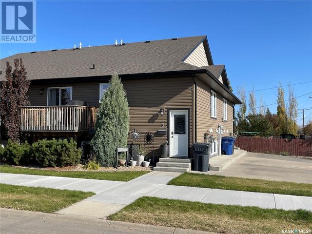 3 - 191 16th Street, House attached with 3 bedrooms, 2 bathrooms and null parking in Battleford SK | Image 2