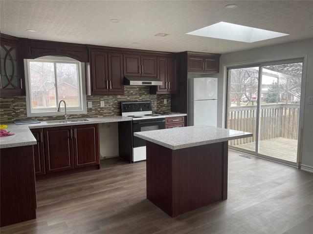 141 Columbia Rd, House detached with 3 bedrooms, 2 bathrooms and 2 parking in Barrie ON | Image 1
