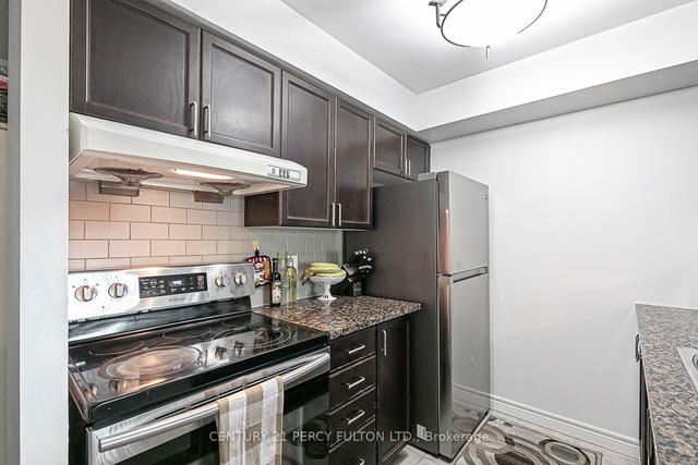 504 - 70 Town Centre Crt, Condo with 1 bedrooms, 1 bathrooms and 1 parking in Toronto ON | Image 2