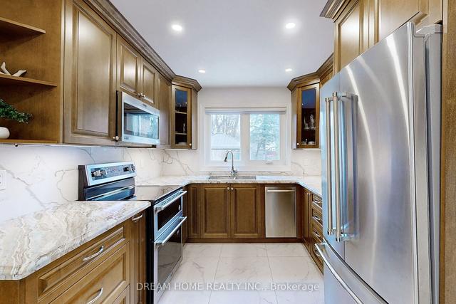2 Topaz Gate, House semidetached with 3 bedrooms, 3 bathrooms and 3 parking in Toronto ON | Image 4