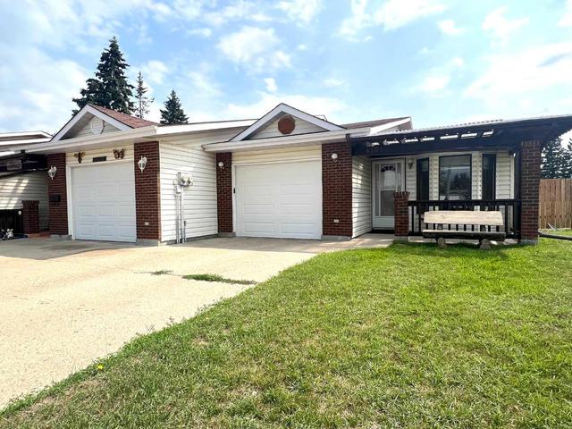 4501 52 Street, Home with 2 bedrooms, 1 bathrooms and 3 parking in Ponoka AB | Image 1