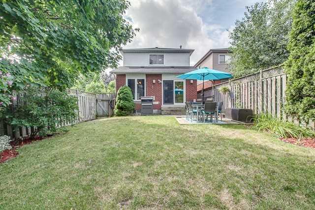 8 Turnberry Cres, House attached with 3 bedrooms, 2 bathrooms and 2 parking in Clarington ON | Image 17