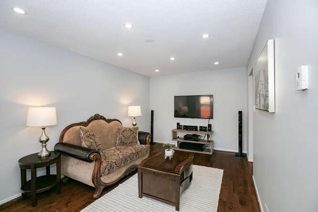 32 Forrester Dr E, House detached with 4 bedrooms, 4 bathrooms and 5 parking in Brampton ON | Image 3